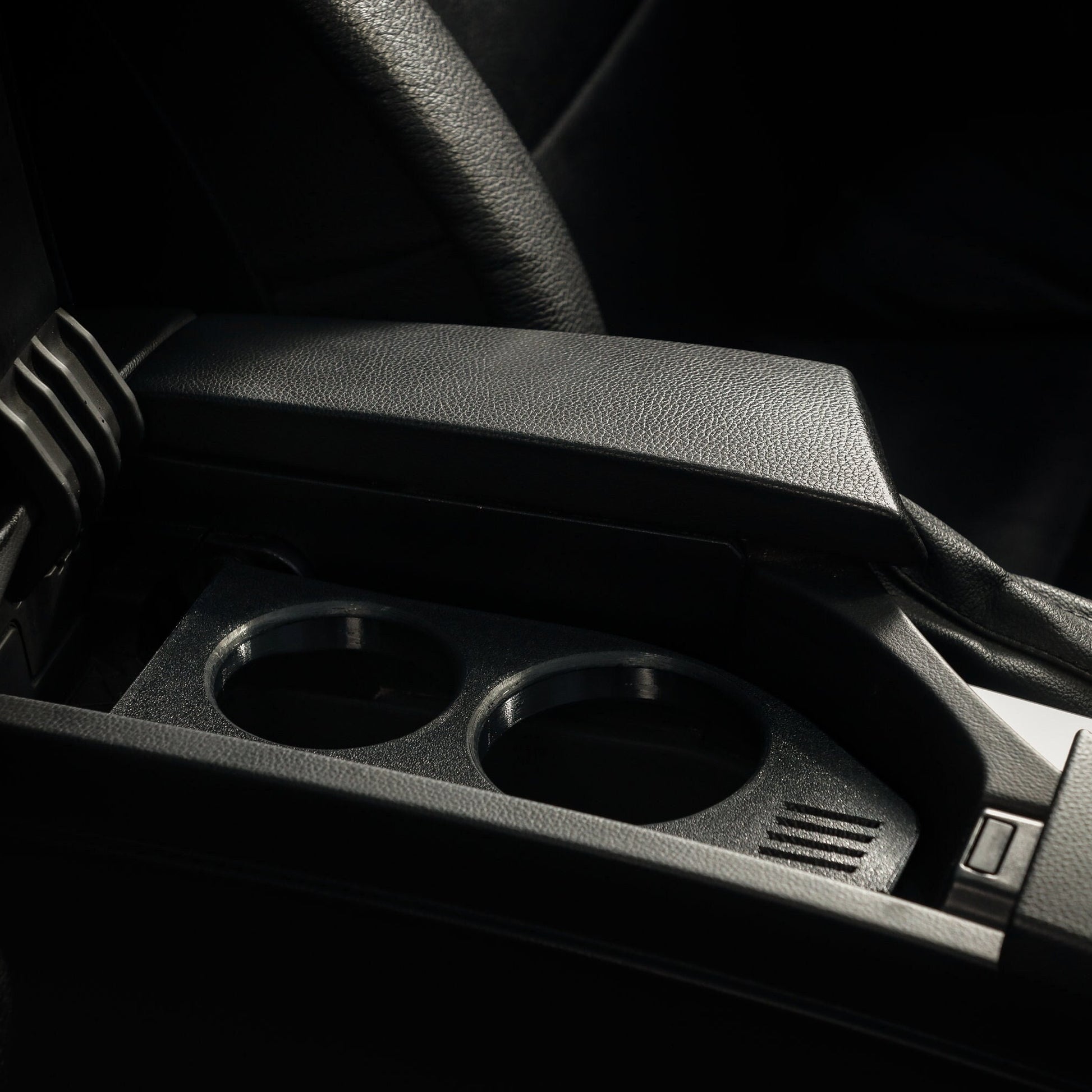 Držalo pijače za BMW Serijo 5 - E60/E61 + Darilo image 0
