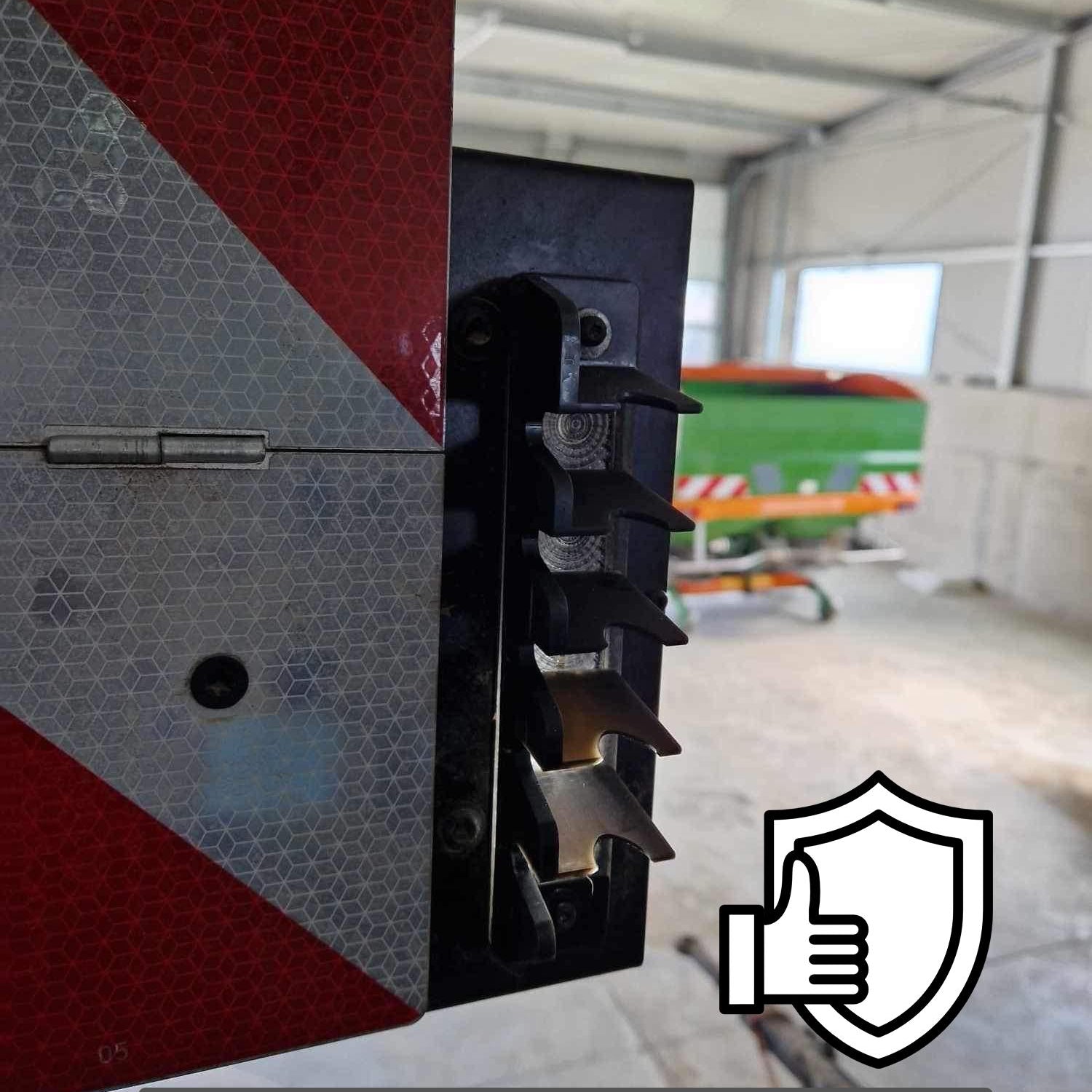 Pokrov LED luči za opozorilno tablo na traktorjih Fendt Vario 300-1000 image 1