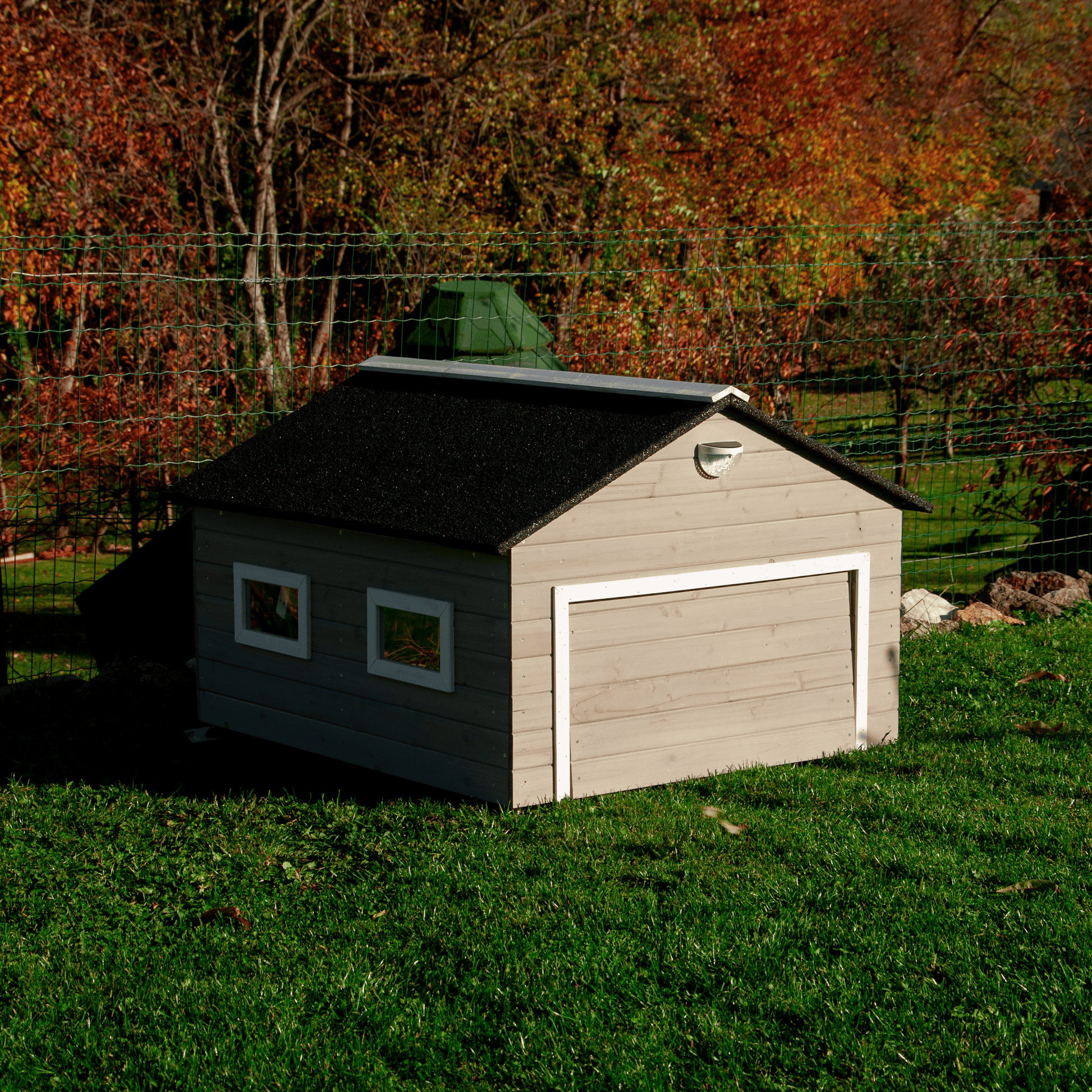 My Robot Home Plus – Automatische Garage für Mähroboter - Exact Designs