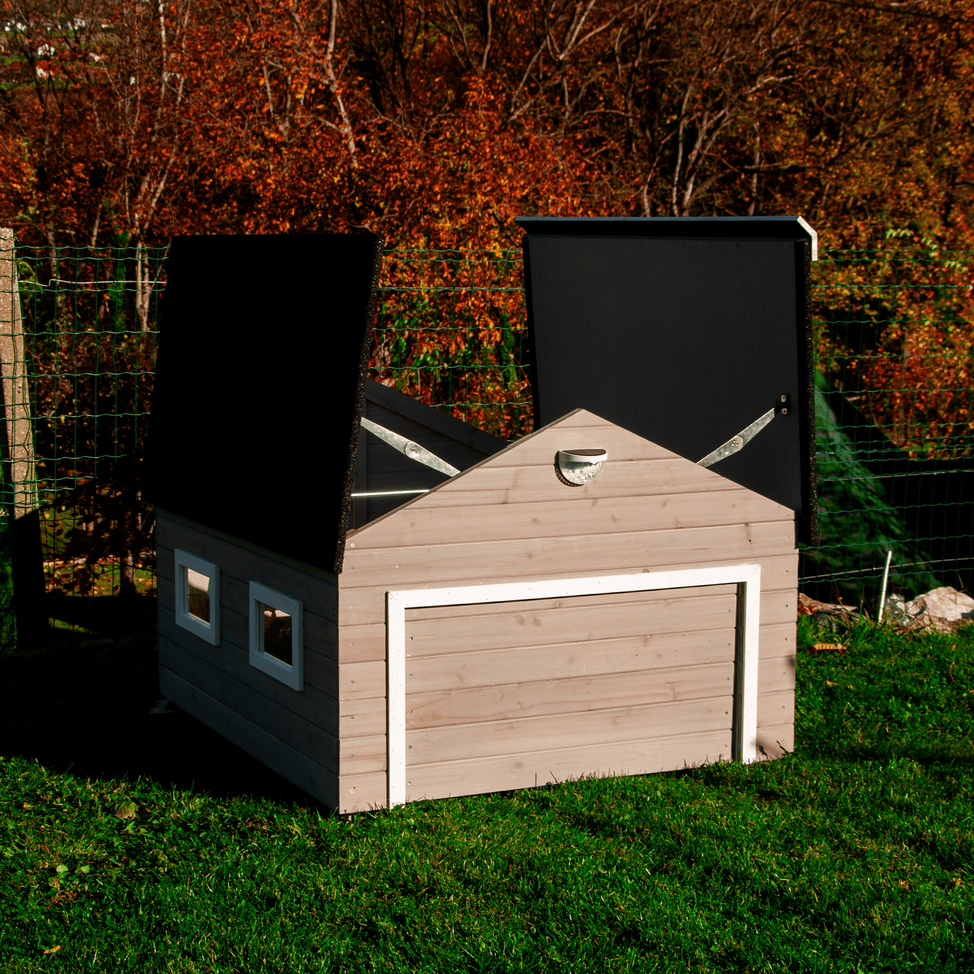 My Robot Home Plus – Automatische Garage für Mähroboter - Exact Designs